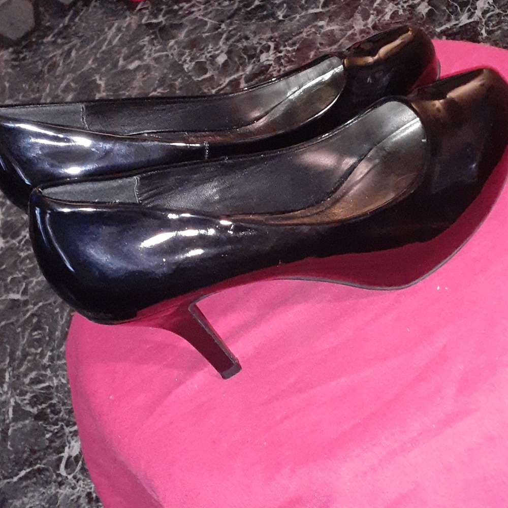 Shoes - Picture 4 of 4